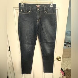 Levi’s Denizen Modern Skinny dark wash jeans